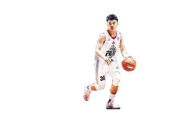 茂名队员李世龙:"广东省联赛给草根球员更多的机会"_篮球_赛季_防守