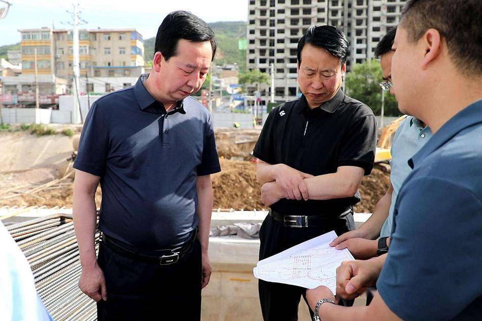 孟晓龙督查重点基础设施及民生项目建设进展情况_施工_生产_进度