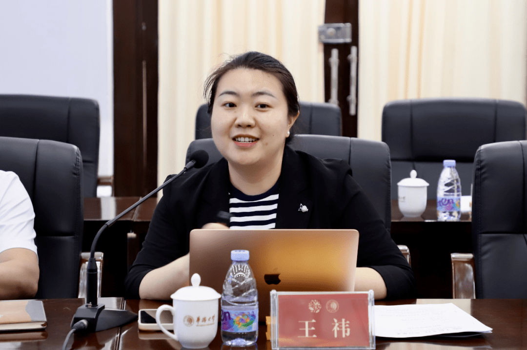 华侨大学新闻传播学院副教授王祎中国日报社的新加坡籍专家许经麟