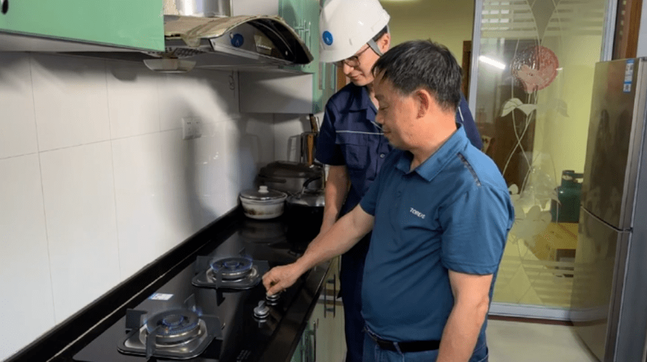 新街街道梅园社区路东新村是今年我市农村天然气延伸扩面工作中首批