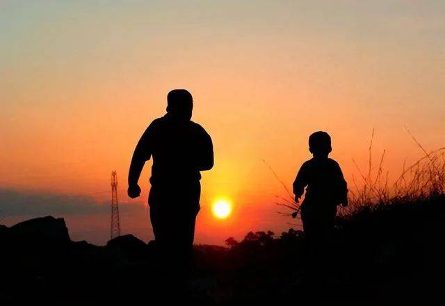 晨曦中的微笑——梦回父爱，泪别离愁