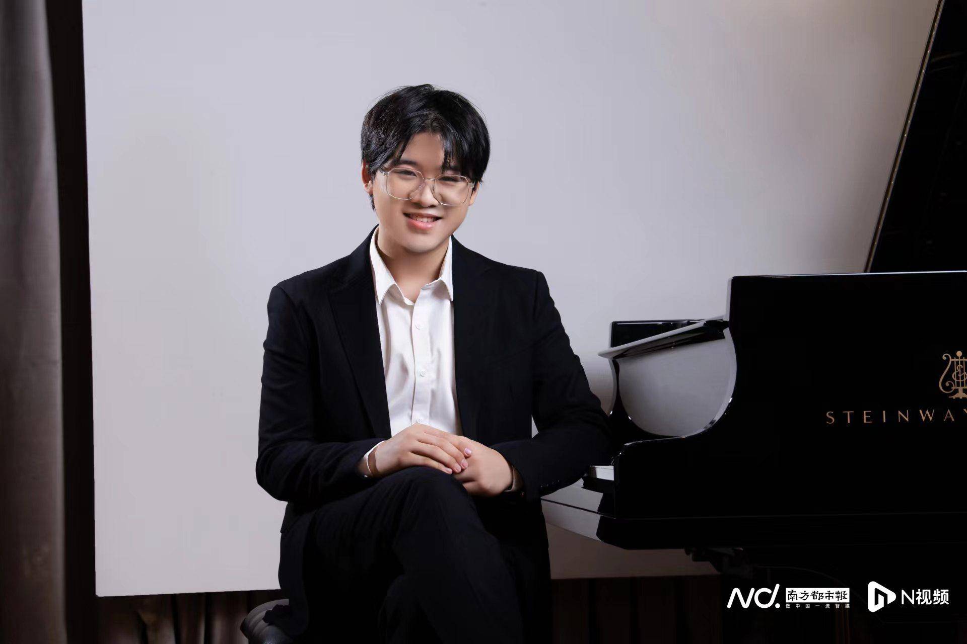 从巴赫到普罗科菲耶夫,青年钢琴家黄梓轩演绎"时光之墟"_音乐会_少年