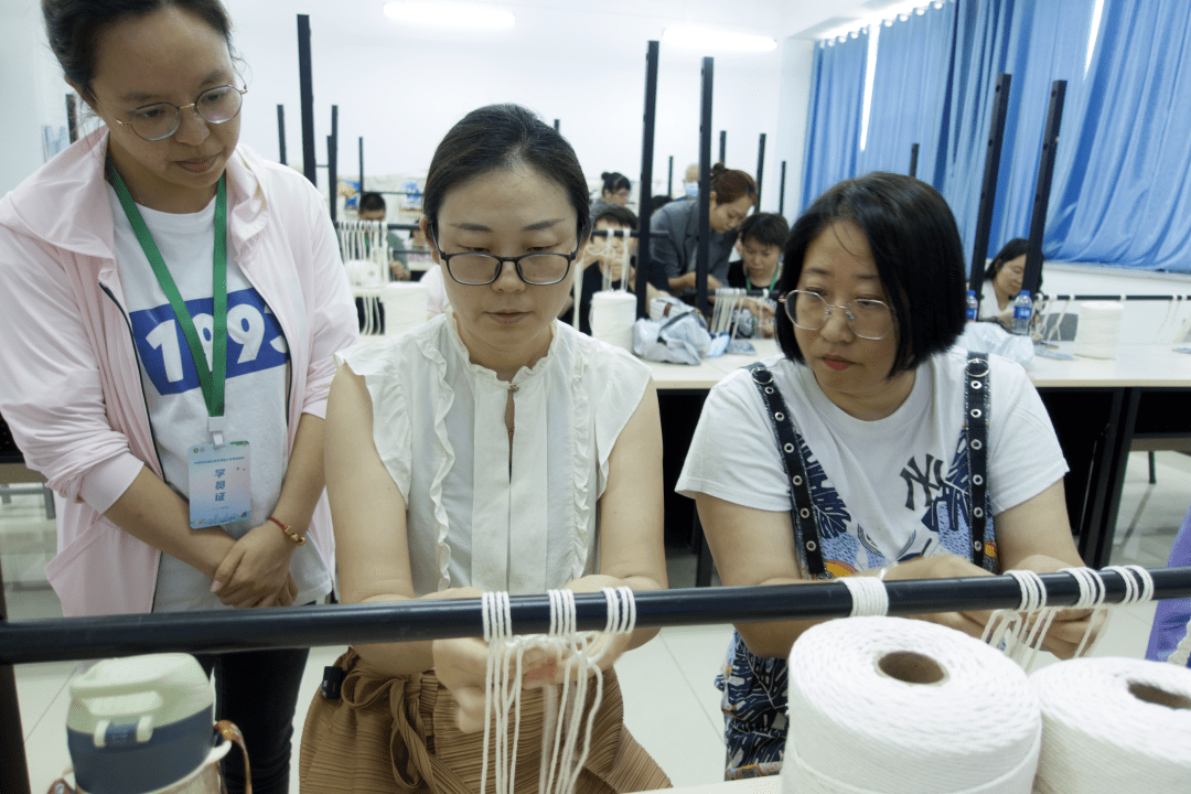 残疾人职业技能"中国传统编结技艺"培训班在天津理工大学聋人工学院