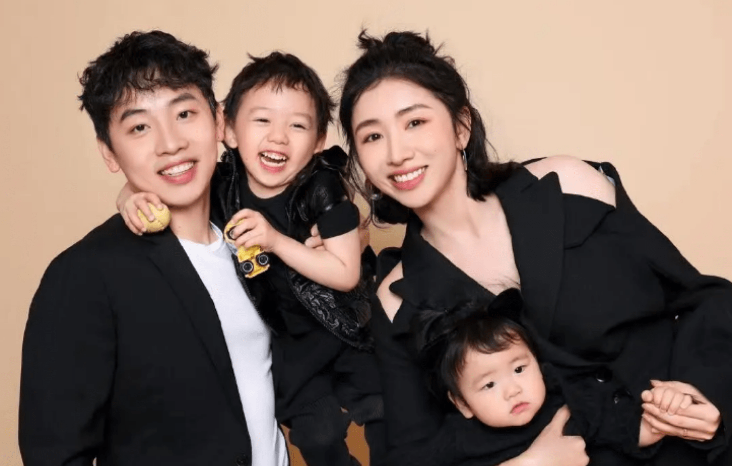 穿搭靓丽很吸睛,丈夫当高官,官至正处_邹凯_周捷_体操