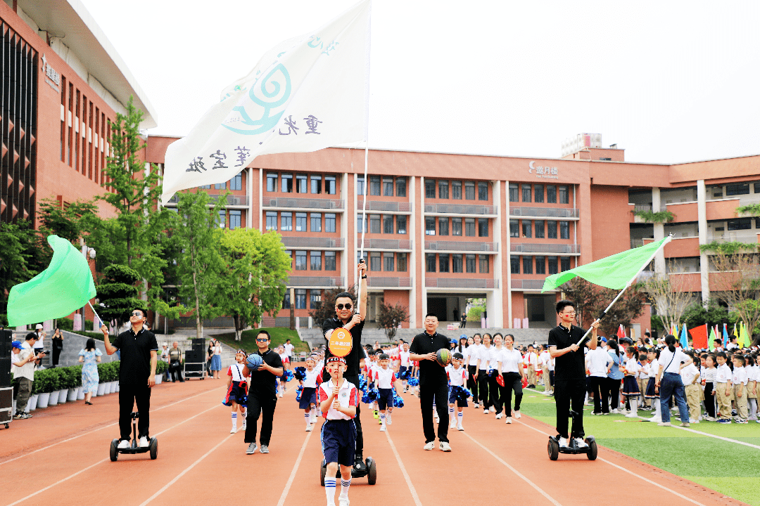 两江校长专访 | 重光小学李斌:为孩子擎一束光 让每个生命向光生长