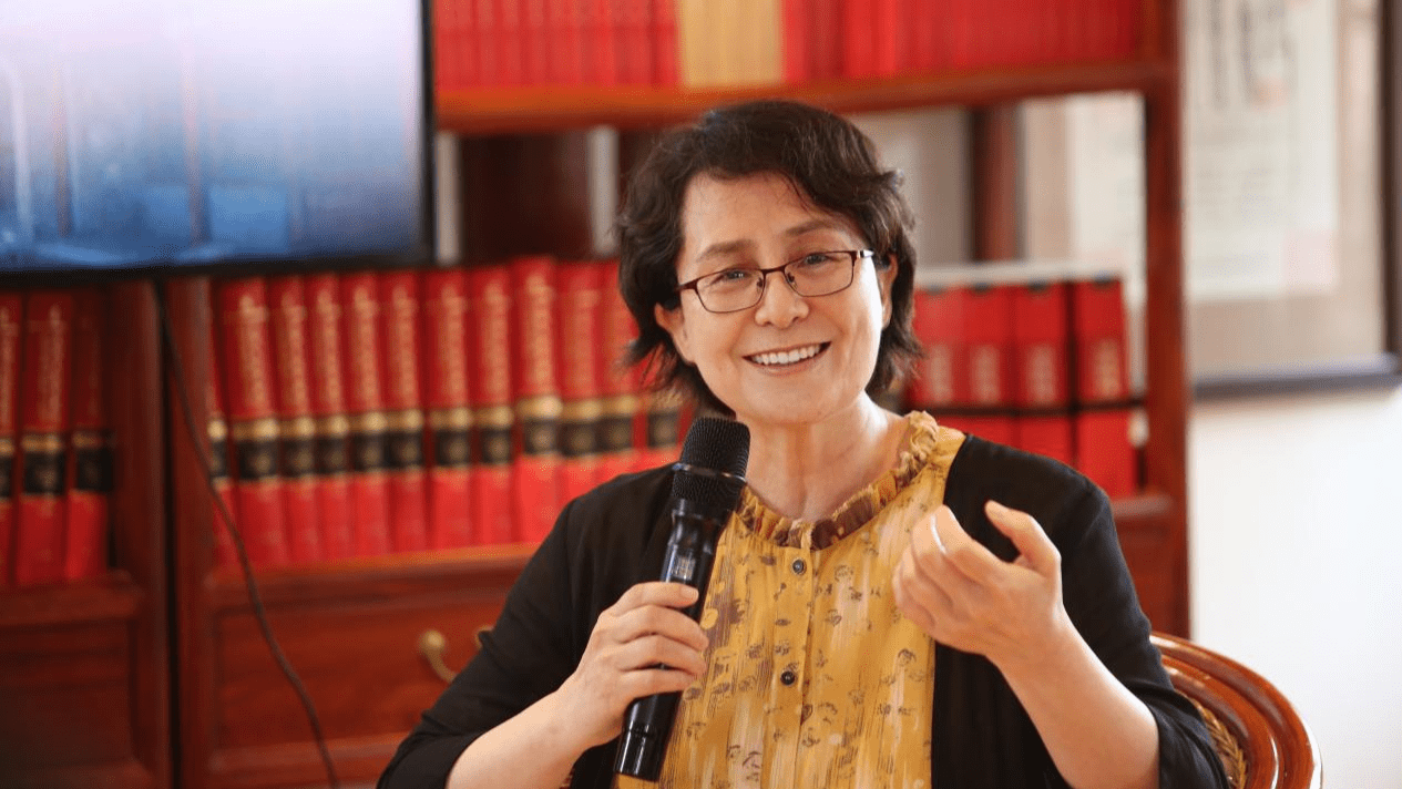 中国政法大学教授,法律古籍整理研究所所长李雪梅讲解古籍保护(受访者