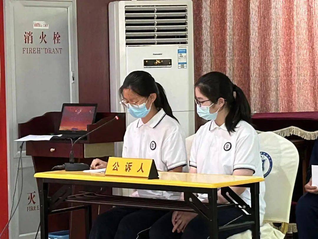 百华实验中学:模拟法庭拍案惊奇 特色法治呵护成长_活动_教育_法律