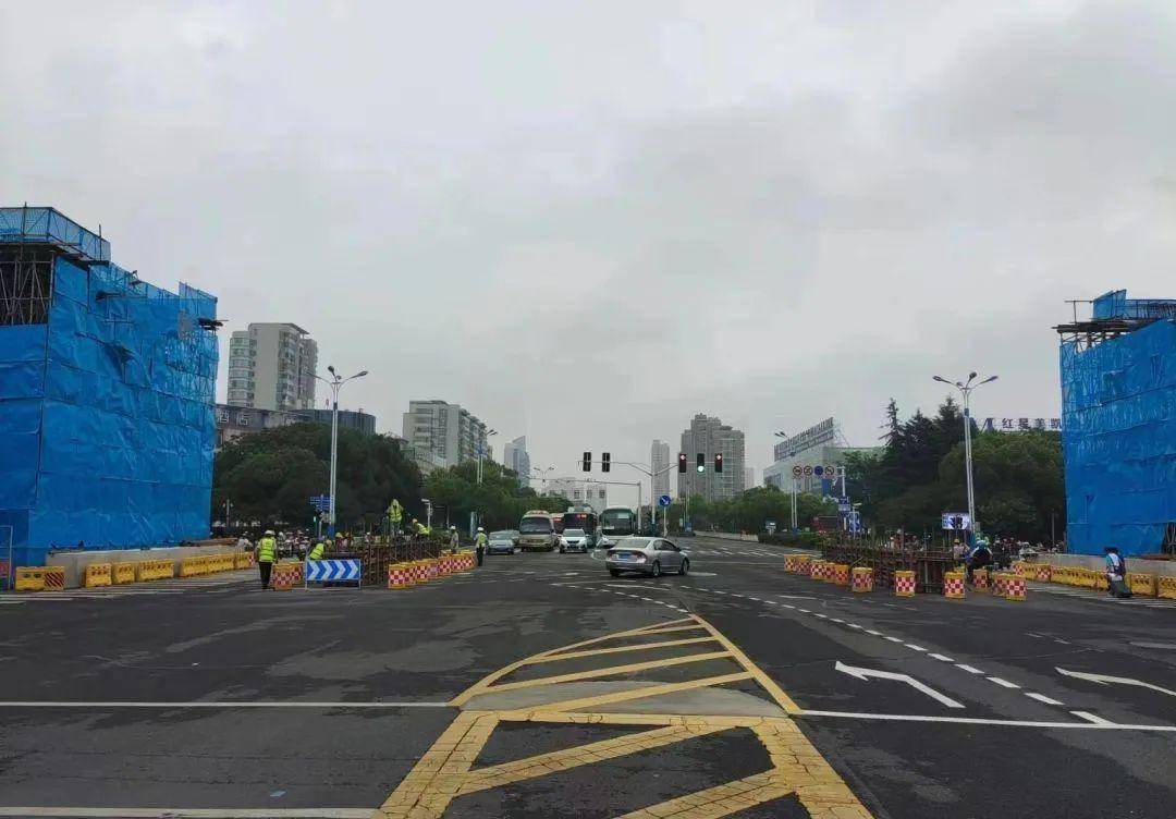 宁马城际铁路(马鞍山段)江东大道与雨山路交叉口开始条形支撑基础施工