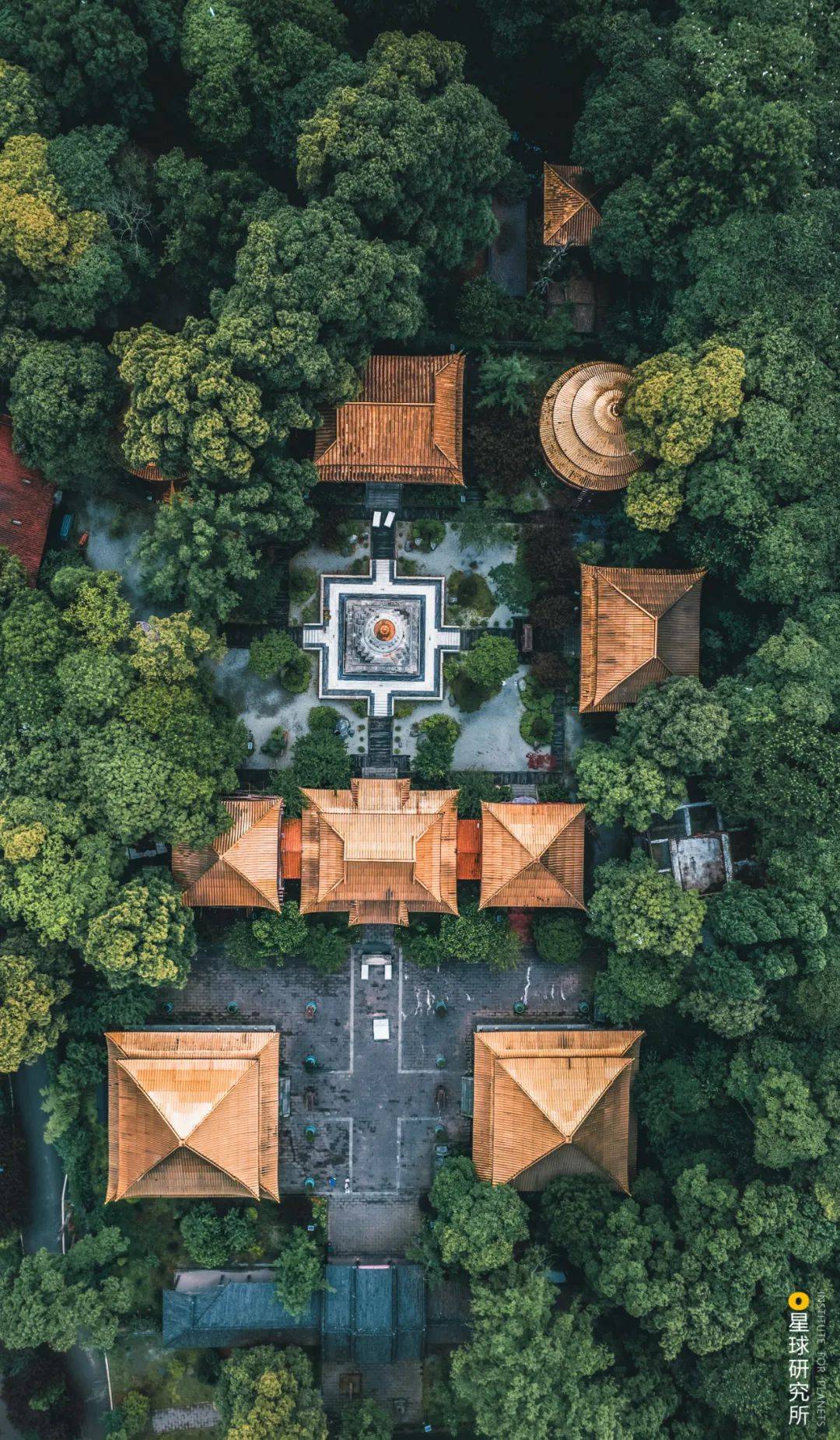 从海拔4814米的最高峰太子城,到海拔不足500米的