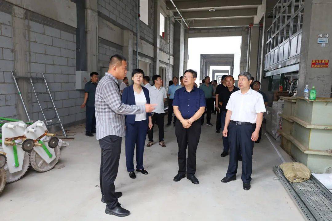 县人大常委会主任肖江普,副主任张林国参加视察活动,县人民政府副县长