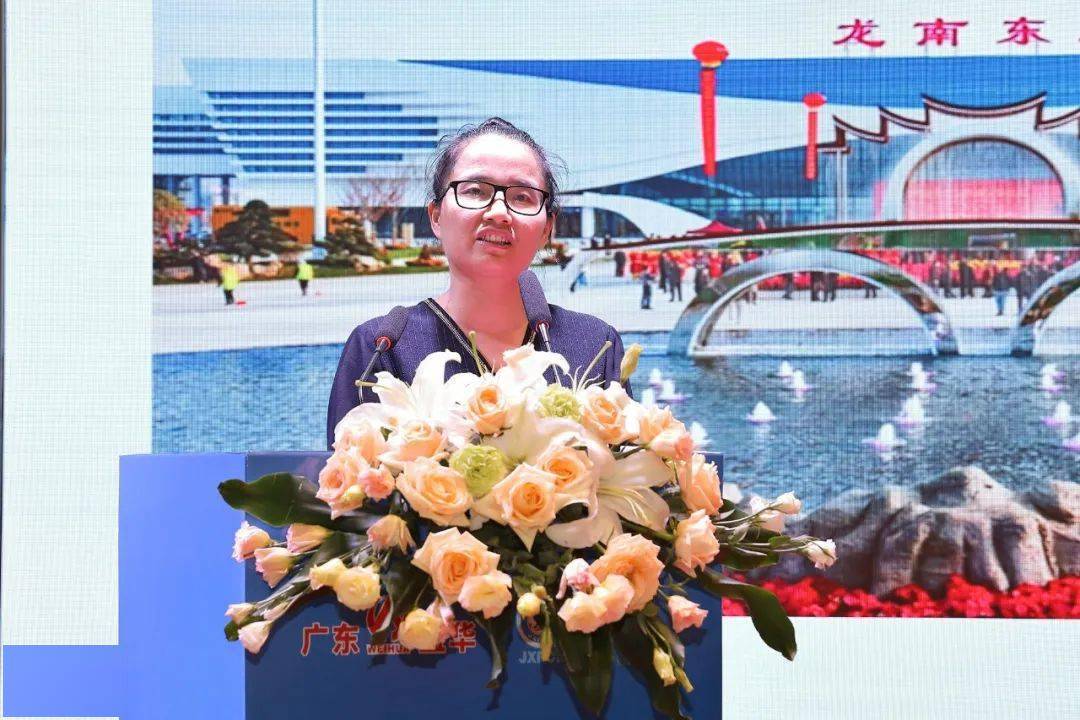 市委书记钟旭辉致辞