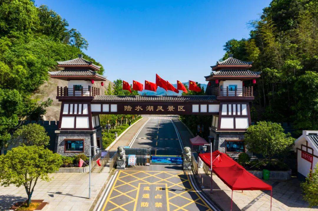 陆水湖风景区 (aaaa)地 址:咸宁市通山县大畈镇隐水村隐水洞地质公园