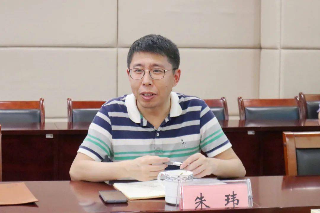 区商务局副局长,自贸区建设专班组长朱玮介绍萧山推进跨境电商相关