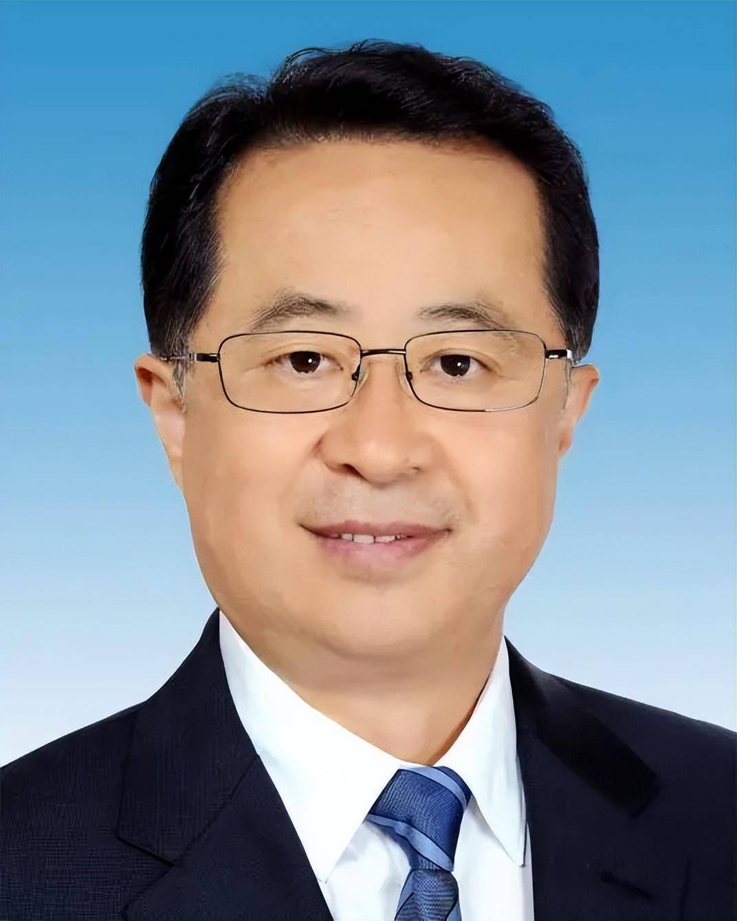 书记陆治原兼任青岛市委书记;广东省委副书记孟凡利兼任深圳市委书记