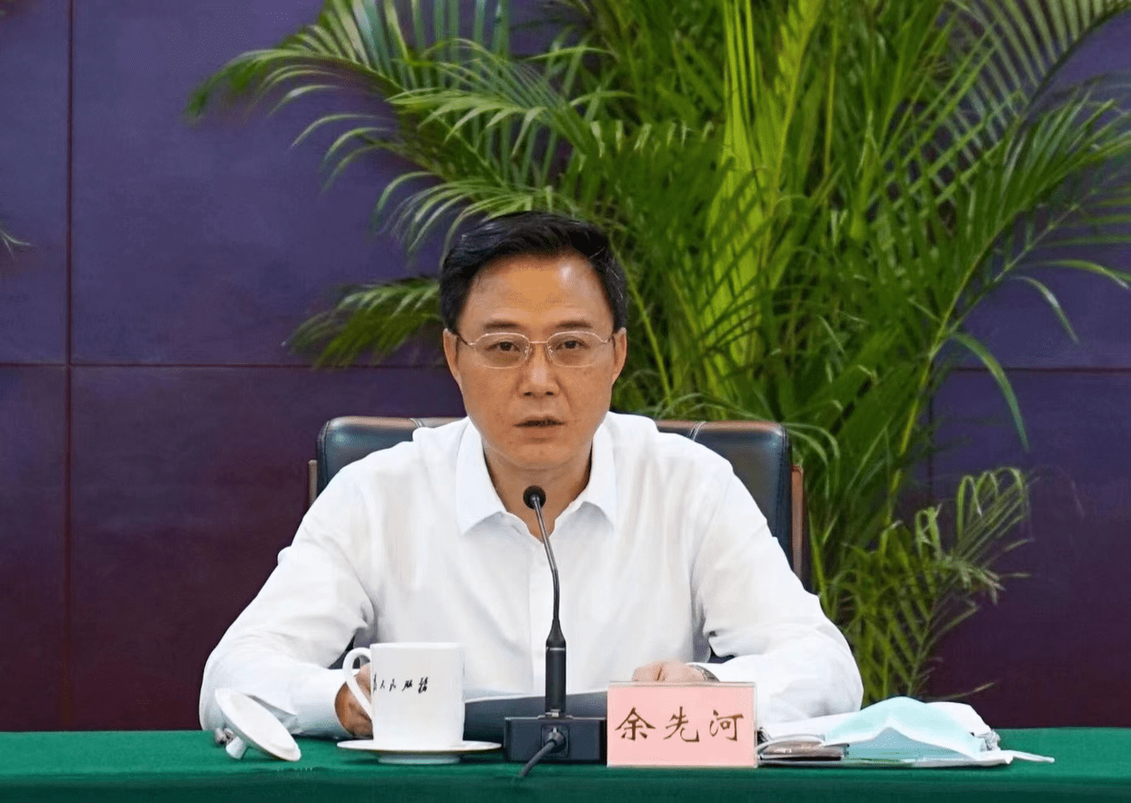 近日,新华财经专访泸州市市长余先河,畅谈数字创新驱动及数字治理的