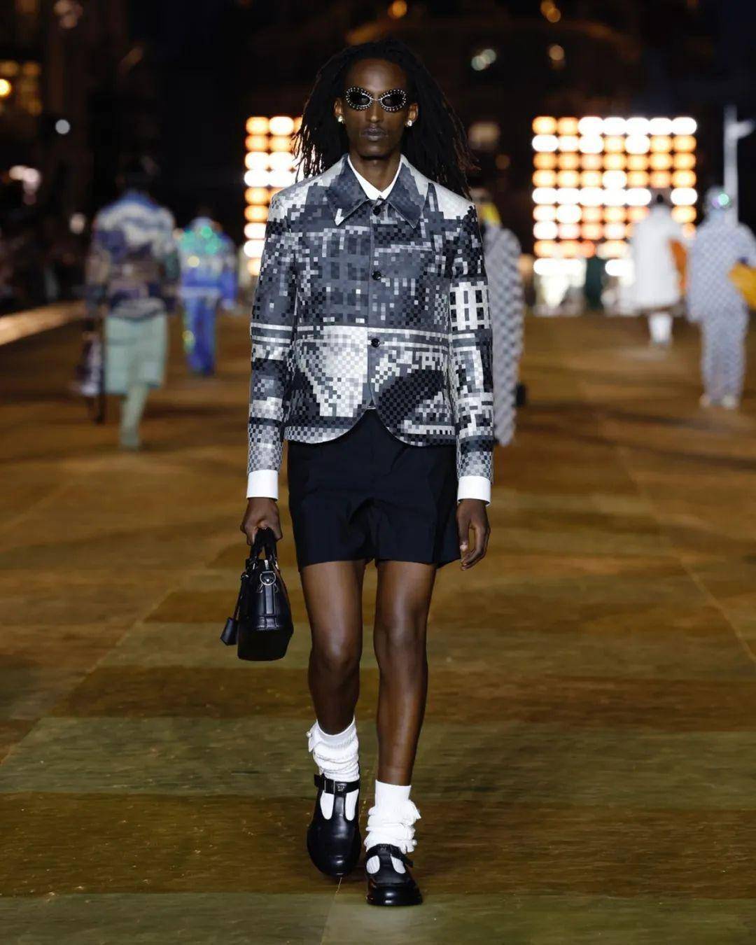 菲董lv的首秀交卷 50岁的他能得多少分?_路易威登_品牌_图案