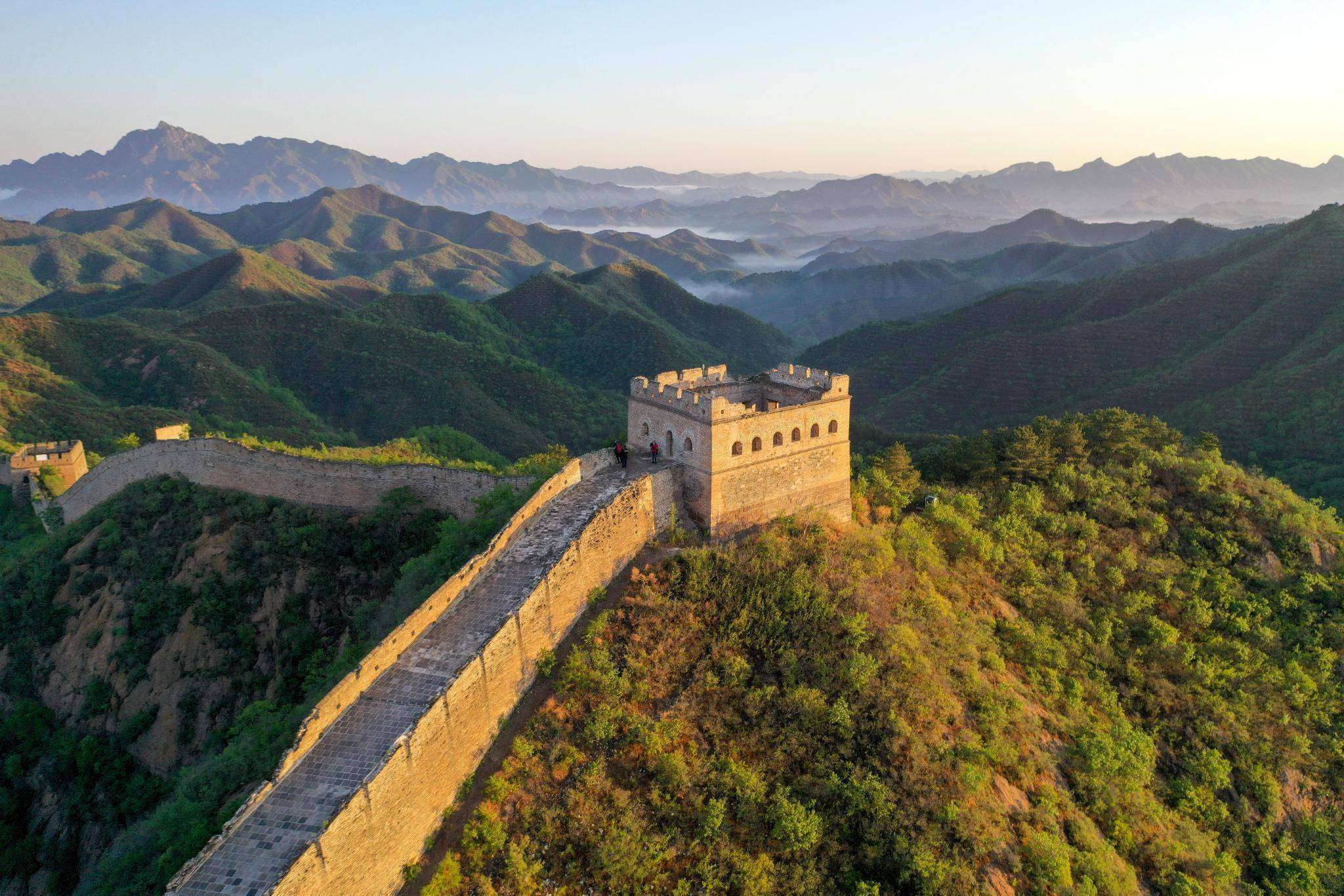 据了解,金山岭长城旅游发展有限公司负责景区内索道,酒店,电瓶车等