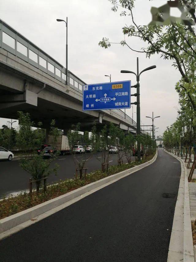 此其错误一,前面应为朝阳路,再远处解放南路