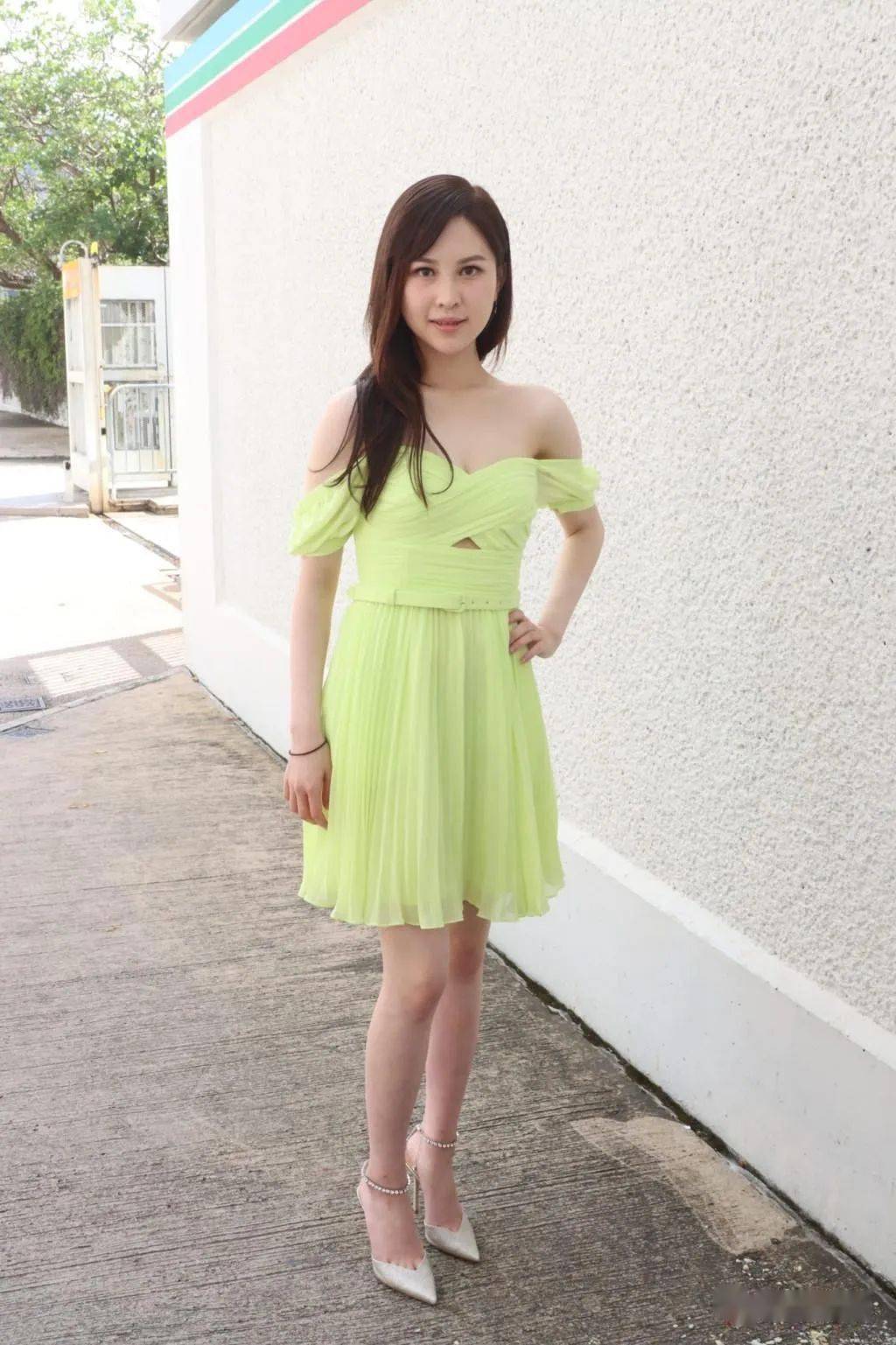 梁晶晶挑战死亡荧光色.