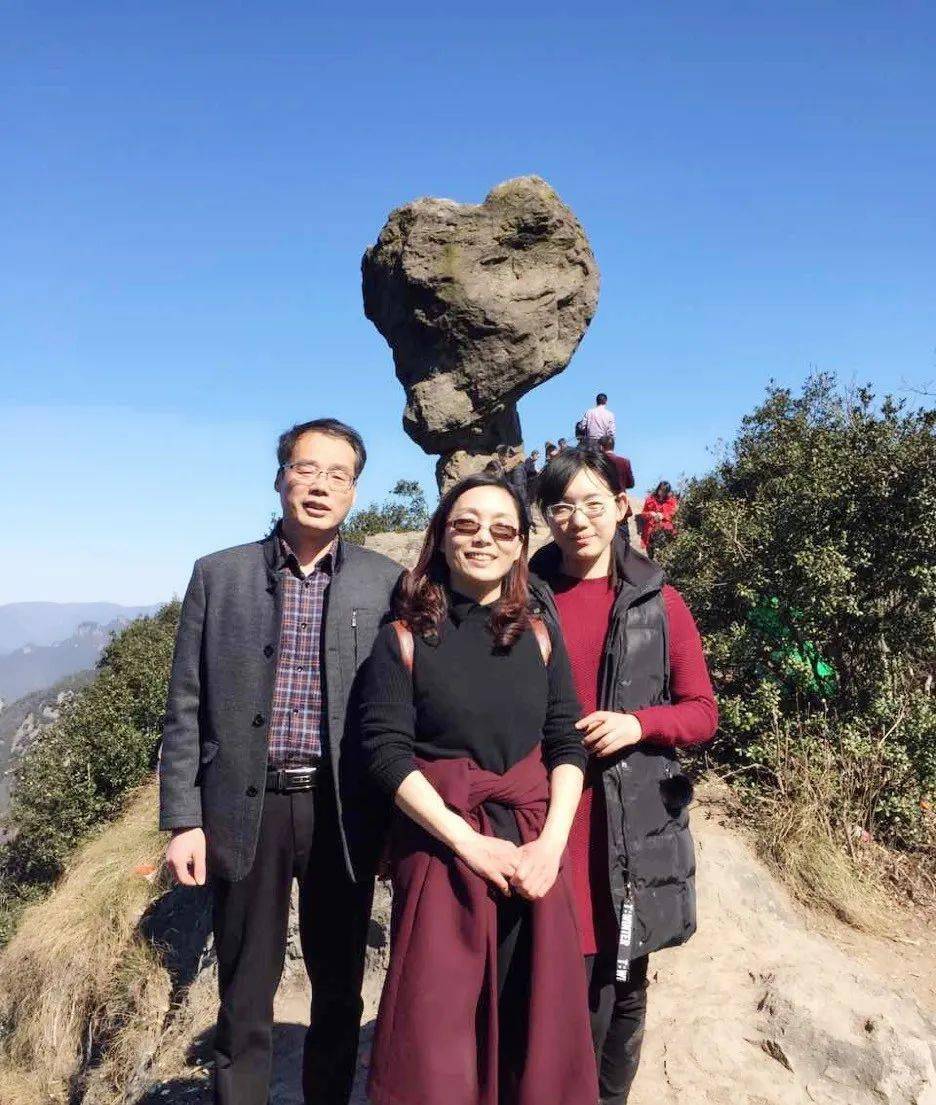 丈夫是新安江中学原书记,校长,女儿是清华大学博士研究生