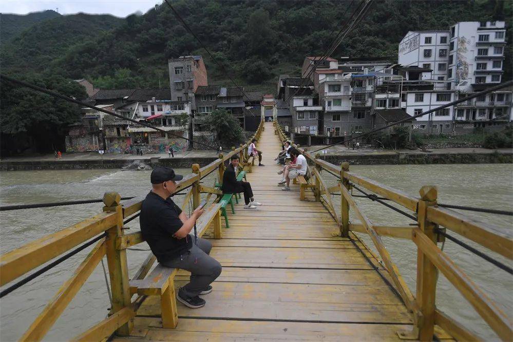 桐梓羊磴艺术乡场开创"艺术赋能乡村振兴"新模式_展览_羊磴镇_桐梓县