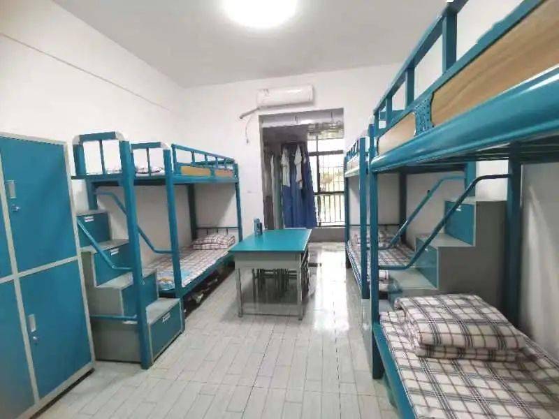 宿舍环境教学楼游泳馆篮球场学校活动学生风采学校环境优美,硬件一流