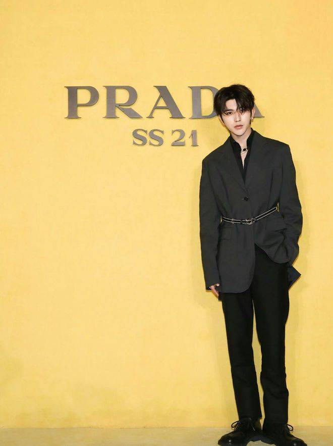 代言人魔咒,不会让prada"掉眼泪"_品牌_蔡徐坤_郑爽