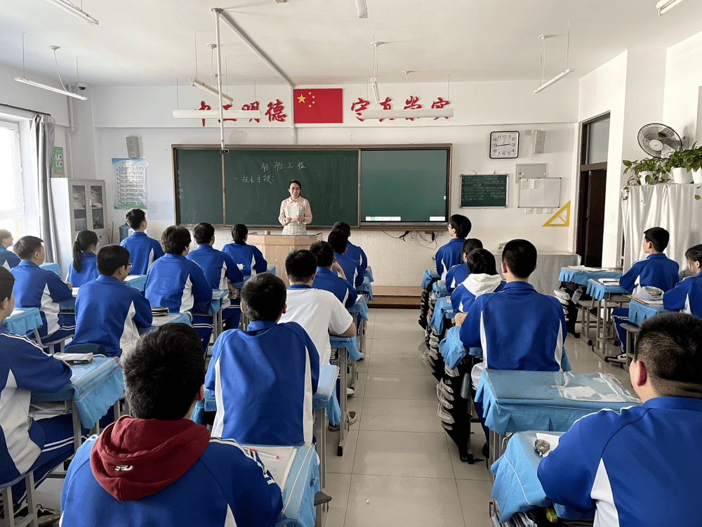 适合的课程立足于学生的需求和学校实际,整合教育资源,优化必修课,精