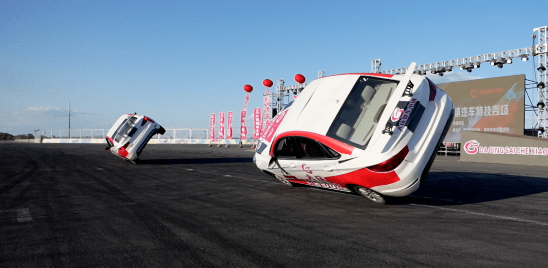 让人惊叹不已精彩程度超乎想象车轮嘶哑激情涌动的漂移入库死亡之吻马