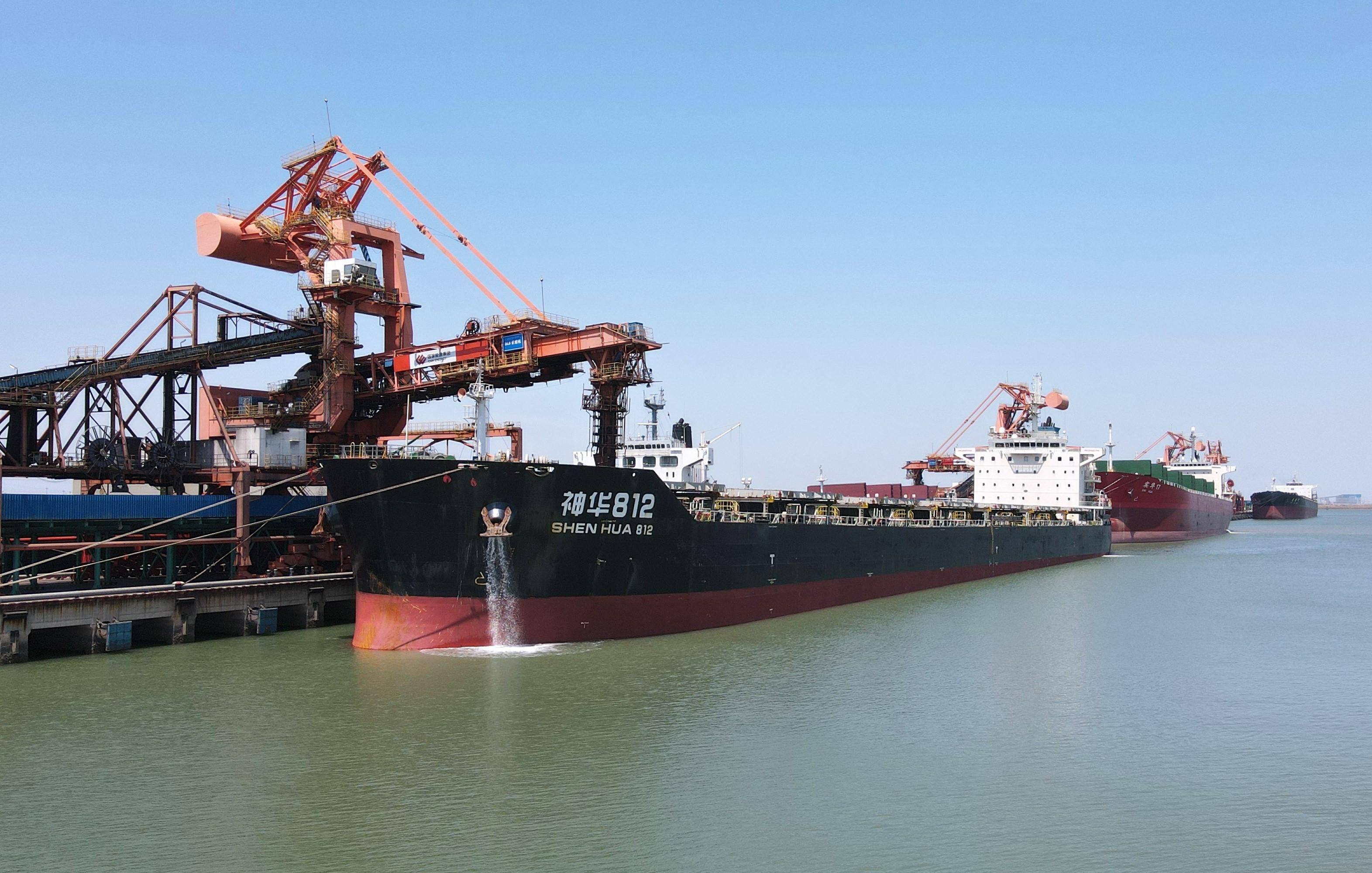 (经济)河北黄骅港:电煤海运保发电_船舶_新华社_傅新春