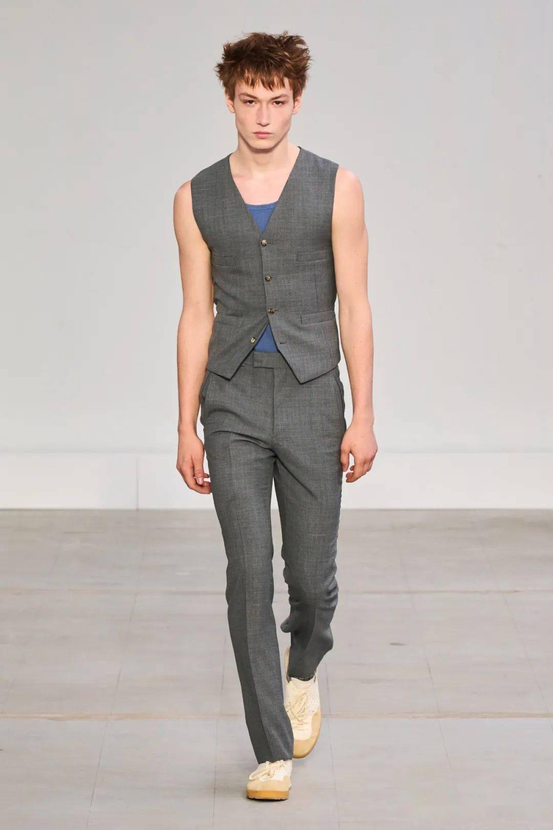 秀场| paul smith 2024 春季男装时装秀_保罗·史密斯_西装_风格