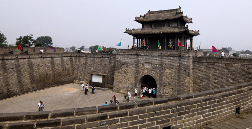 早指定时间地点集合 乘车赴锦州,途径范家屯,公主岭,四平等地.