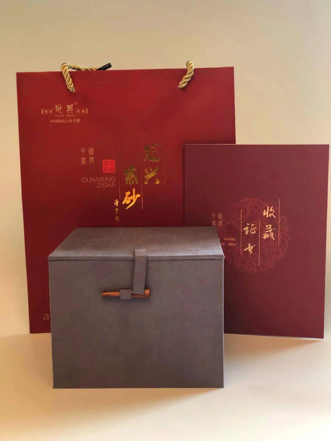 这次给大家带来的几款收藏款花货紫砂壶,就是来自朱