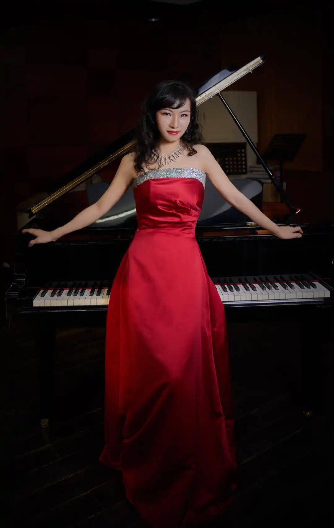 曹慧,旅意钢琴家,耶鲁大学音乐学院交换教授,中央音乐学院管弦系副