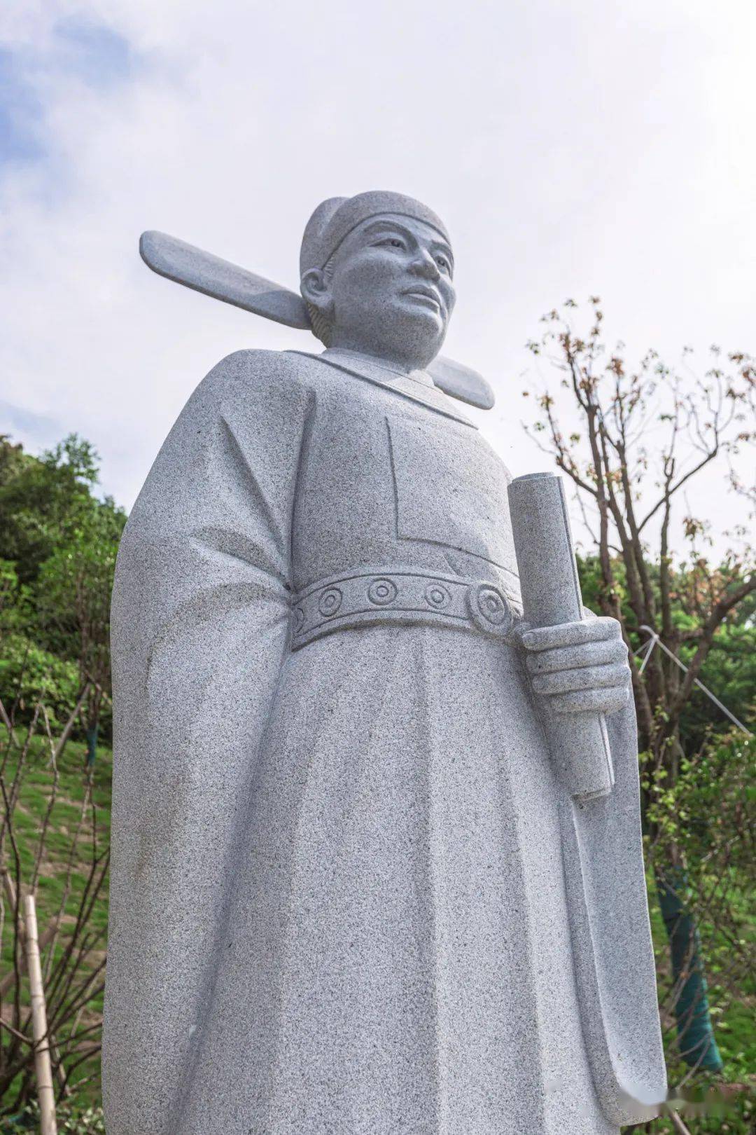 明洪武二十七年(1394年)进士第一名,为舟山历史上唯一状元.