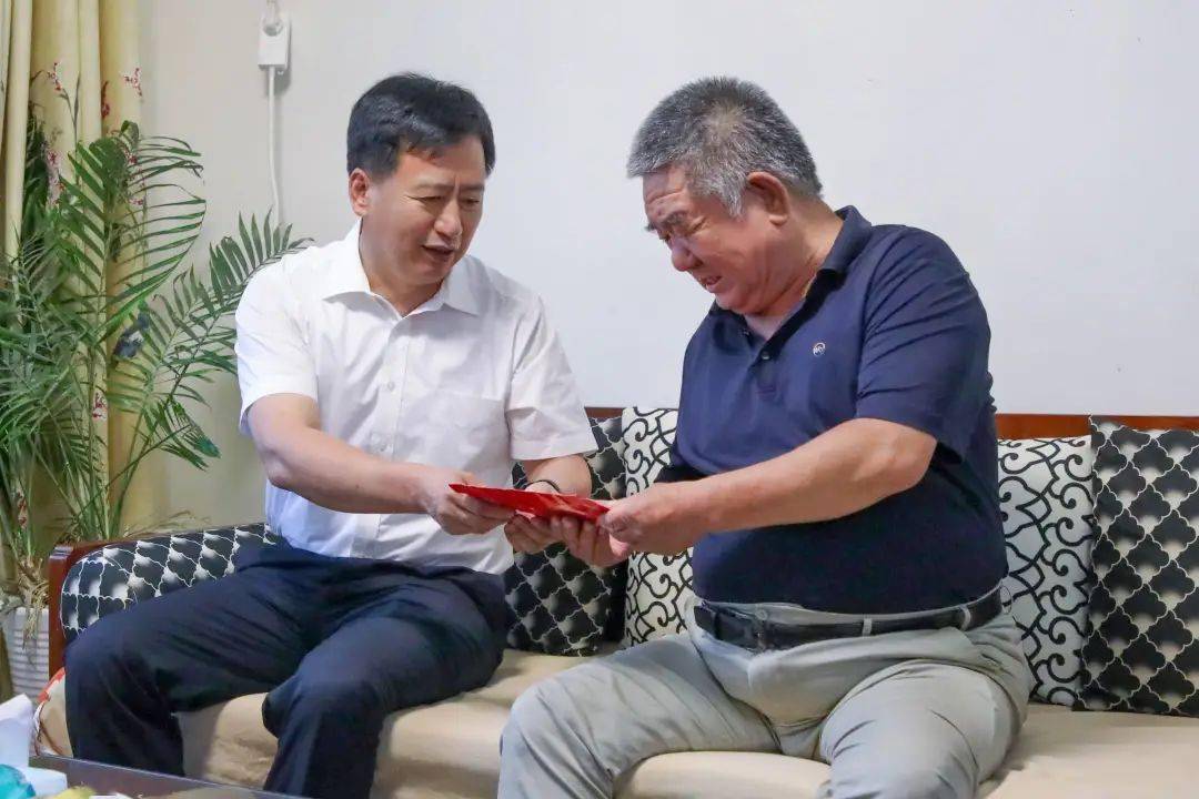 书记郭庆到科苑街道走访慰问困难党员,区委常委,区委办公室主任左登峰