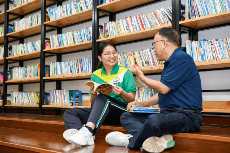 海南华海中学"励志女生"六年实现"逆袭"_谢宇晨_谢东昌_教学