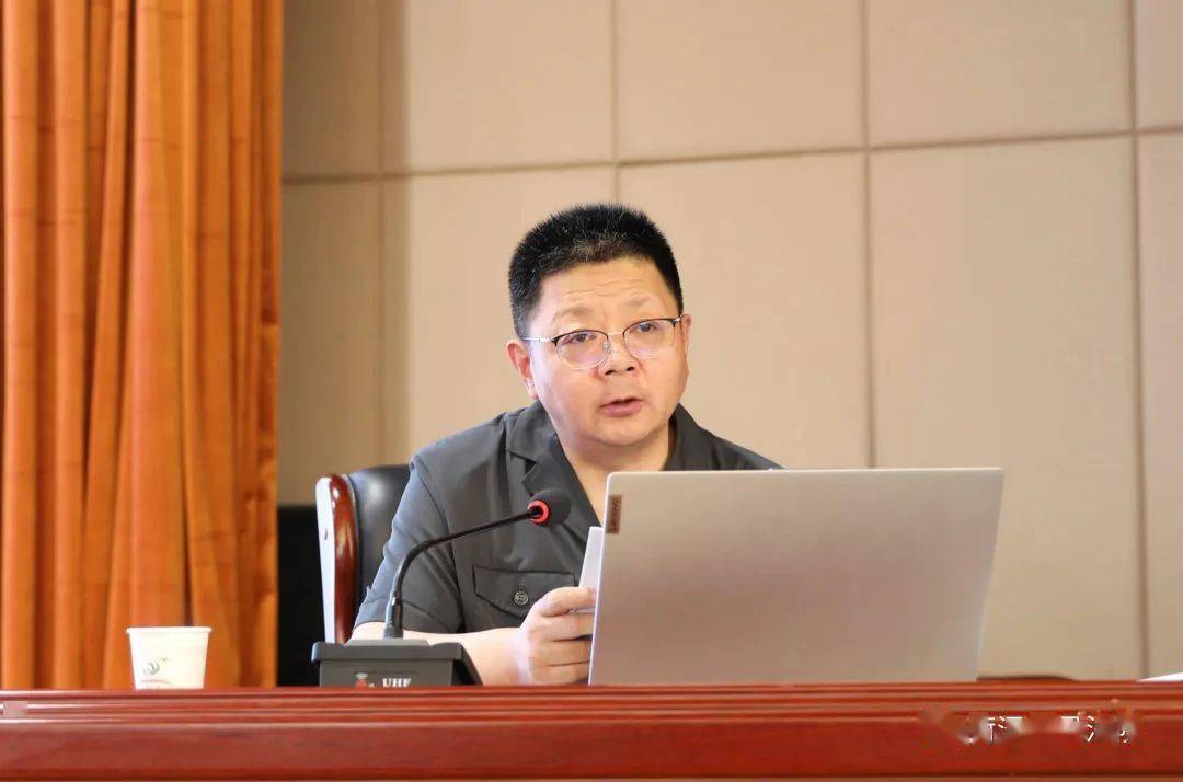 授牌仪式结束后,曹县法院法官为师生们进行了主题宣讲.