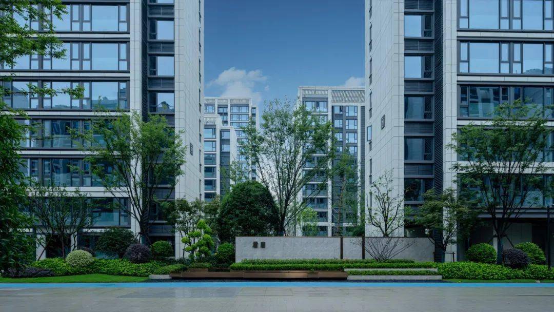 在简约之美风行世界的当下,中南·君启以当代极简的