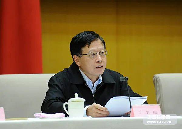 农业司司长,教科文司司长,2006年11月任财政部部长助理,党组成员,2008