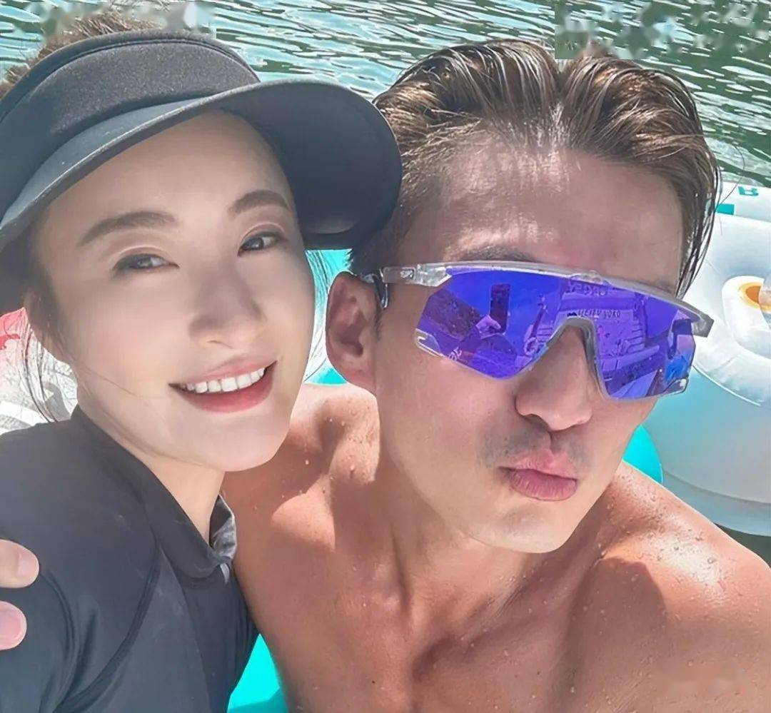 众女星穿泳衣秀身材,穿泳装秀事业线_林夏薇_胡定欣_希洛