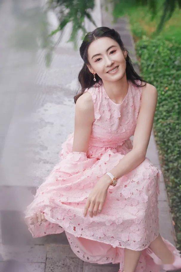 张柏芝四日快闪三地 暴雨突袭开工变走难_工作_上海_香港