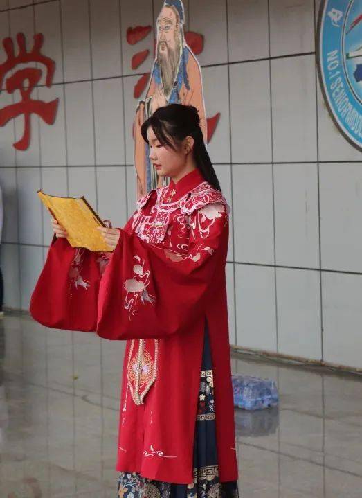 十八而志 大任始承—— 一机一中举办2024届学生成人礼暨高三启动仪式