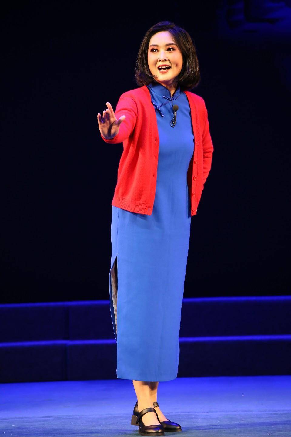 孟越成功塑造江姐这一经典舞台艺术形象,展现了她长年来对表演艺术