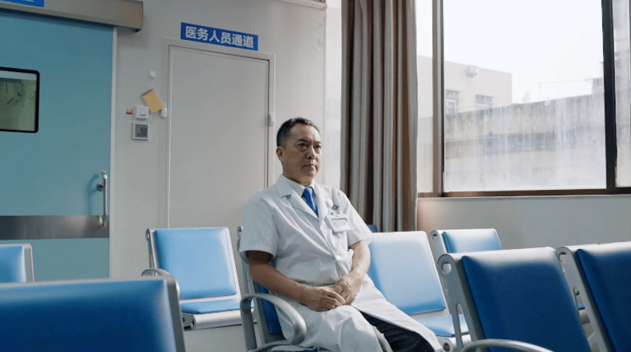 "追光"40年,他为无数患者寻找光明_孙康_手术_医生