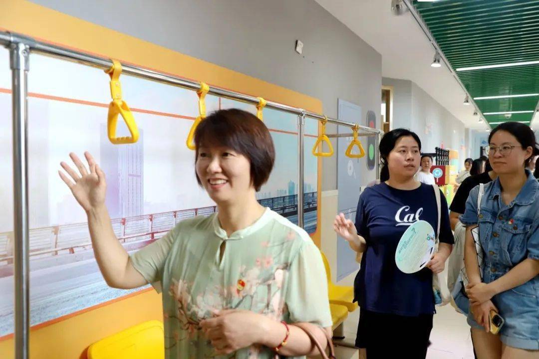 携手同发展——闵行区浦汇小学"双特"校长张蕊一行来校参观交流_教育