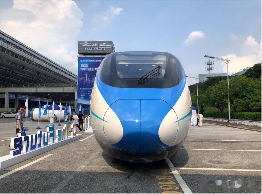 列車基於長株潭城際運營中的cj6型城際列車進行改進升級,最高時速達