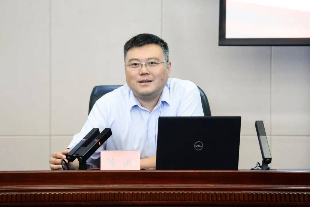 市城管委党组成员,副主任何汝云主持会议并讲话.↑会议现场