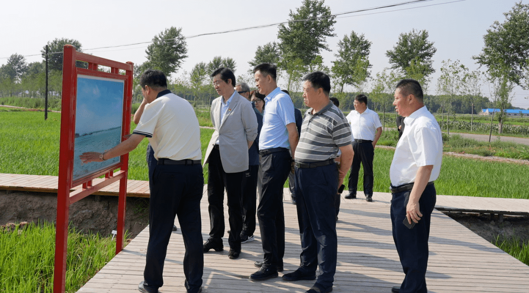 县委书记刘江义,县长杨家佳,县委副书记王秀华,县人大常委会副主任王