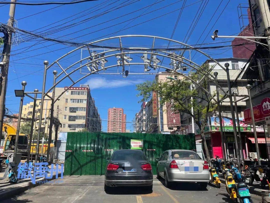 菜园街与药行街交叉口△菜园街与药行街交叉口全幅封闭,机动车不可